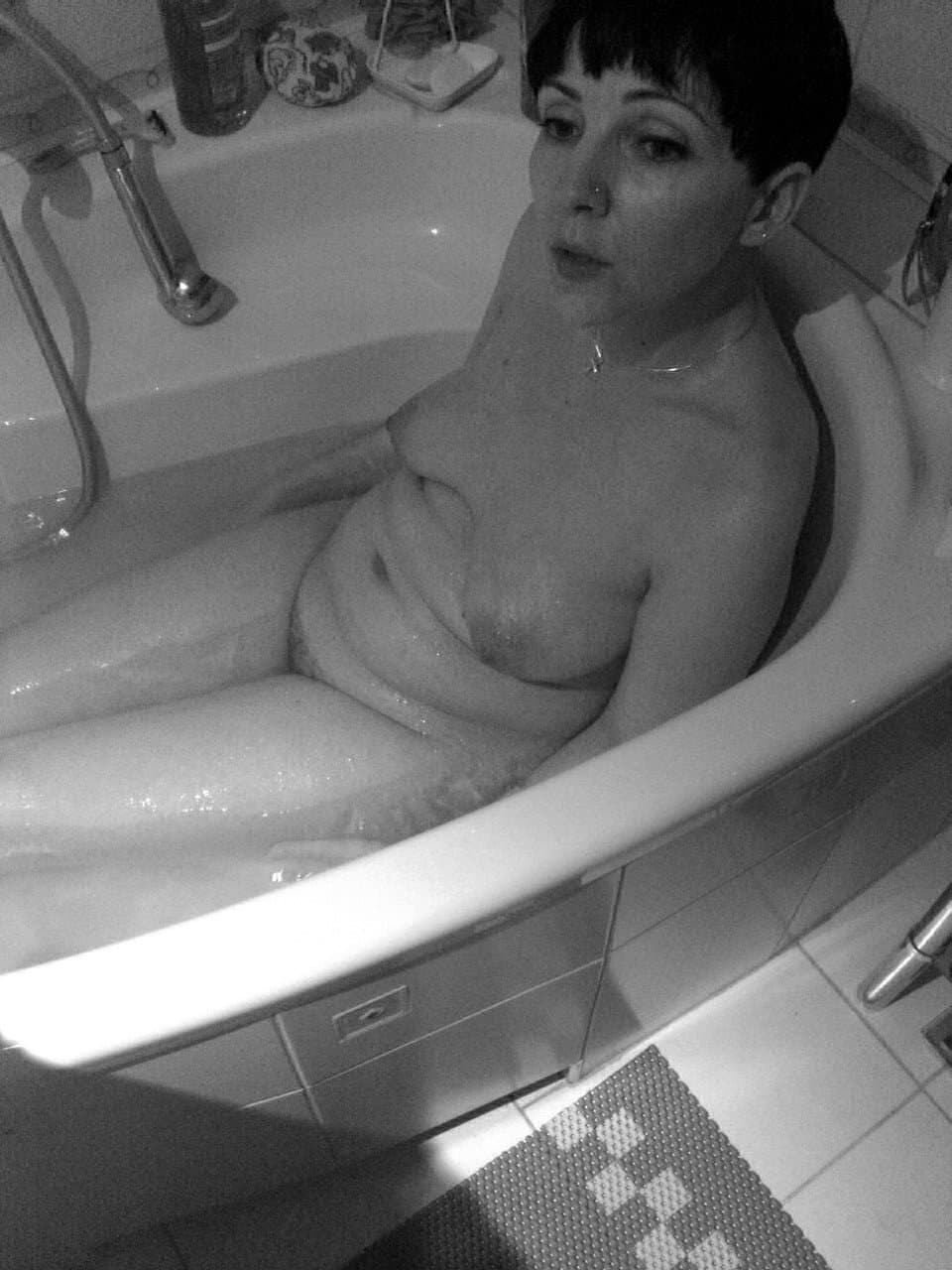 Pregnant Monika. Age: 39. Week 9