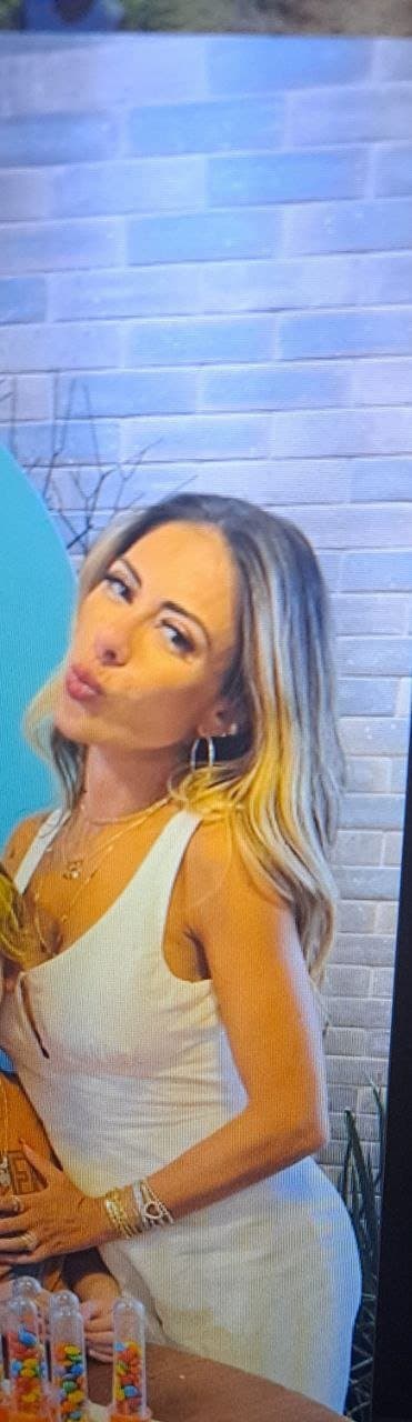 Loira gostosa, deixa todos de pau duro