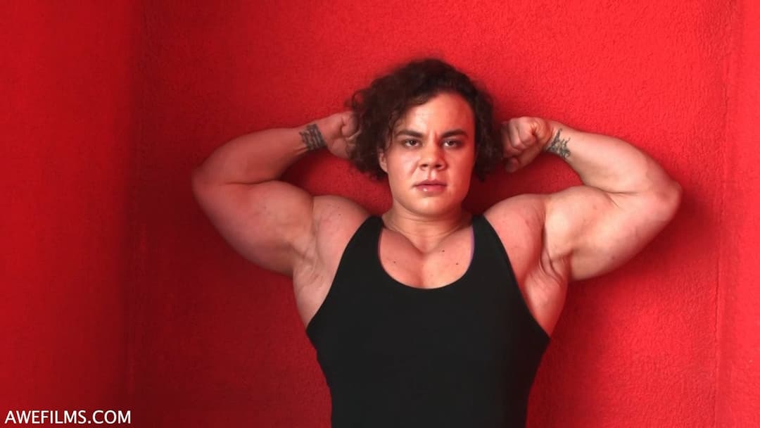 Mrs Korableva, muscle armpits and the strong scent of bodybuilding