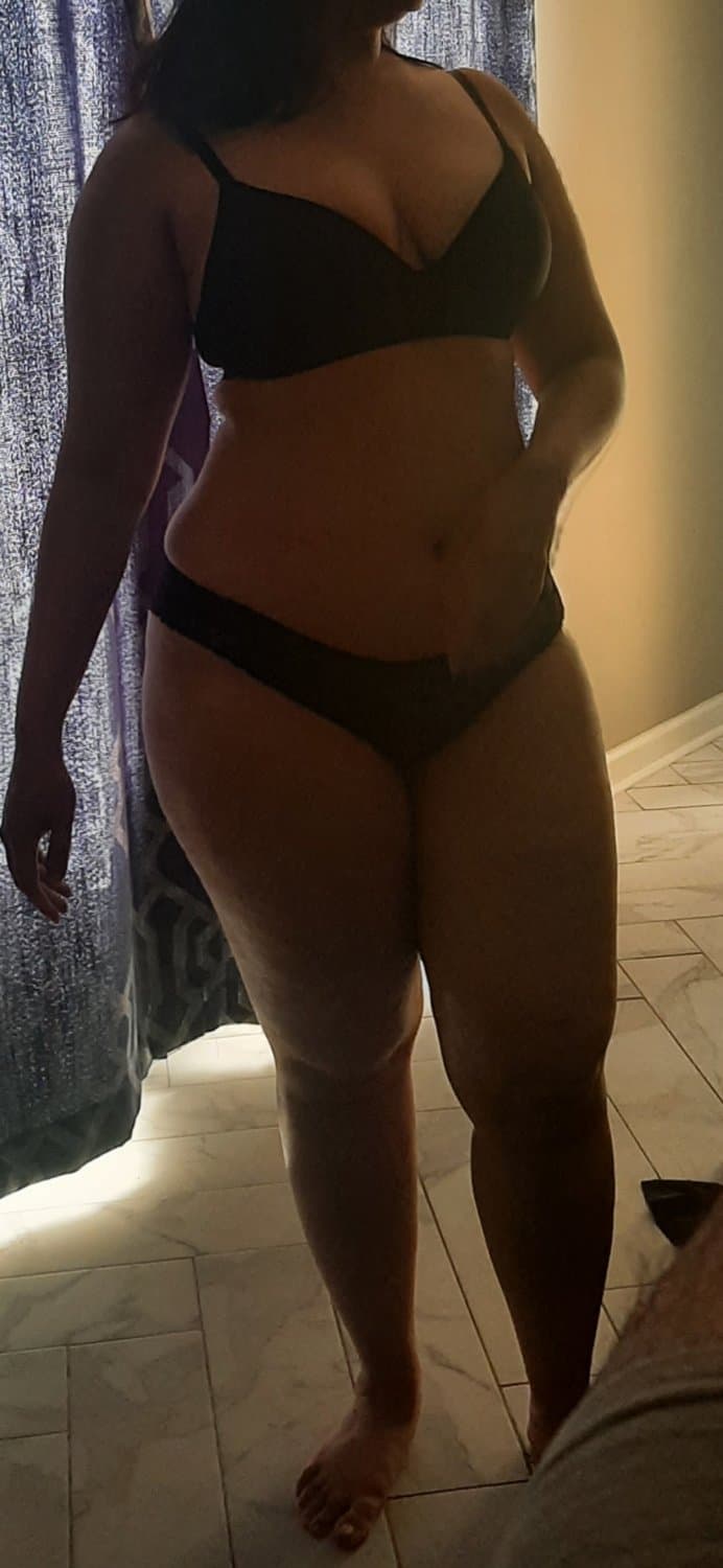 Fat Ass Wife Shows Off Her Thick Juicy Ass Body