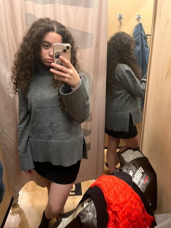 Jeune algérienne cheveux bouclé