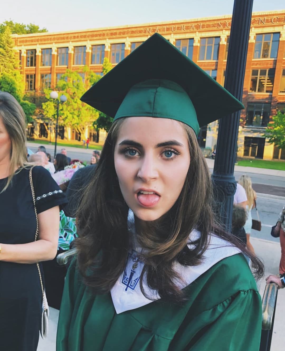 Irl Madisen’s sexy brunette sister Julia has a face begging for cum. +AI. Backup acc in case, dm/kik