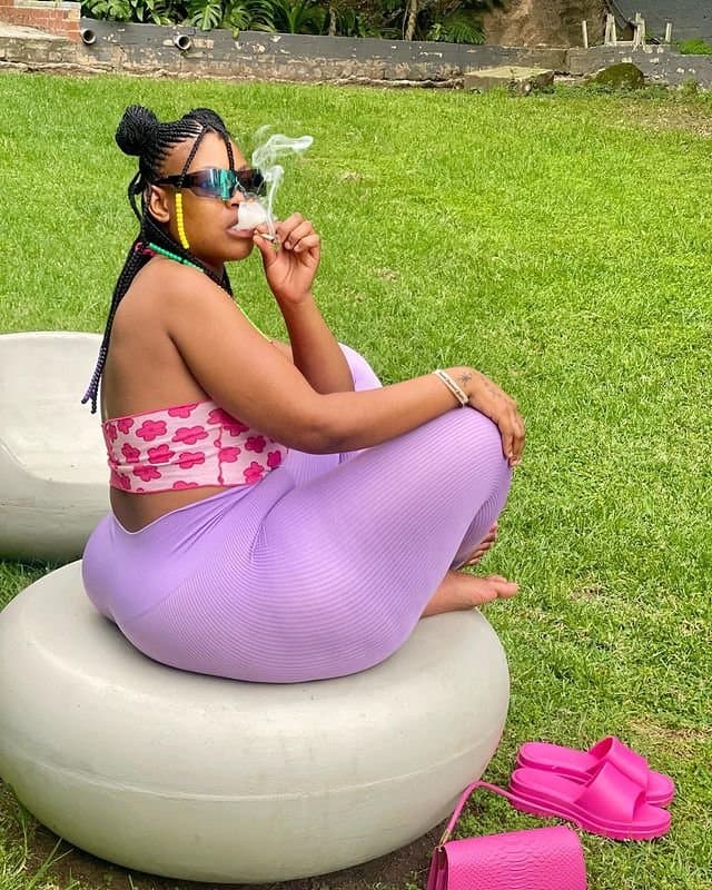 @Ms_Egbfun hourglass pear-shaped South African ass