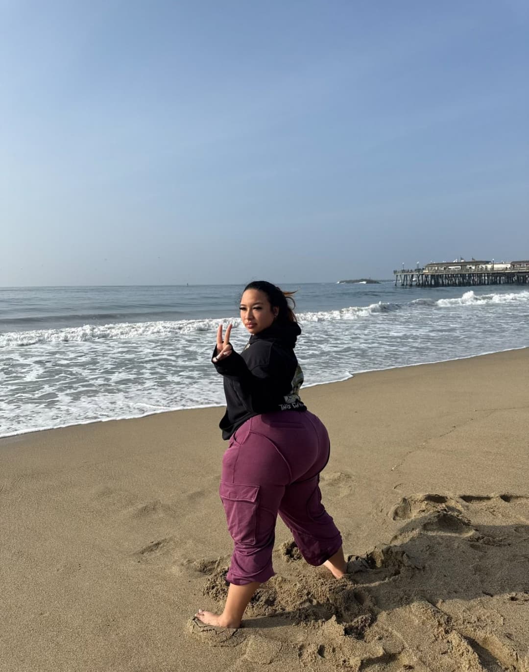 Click to view full size Big booty Latina from Carson CA???