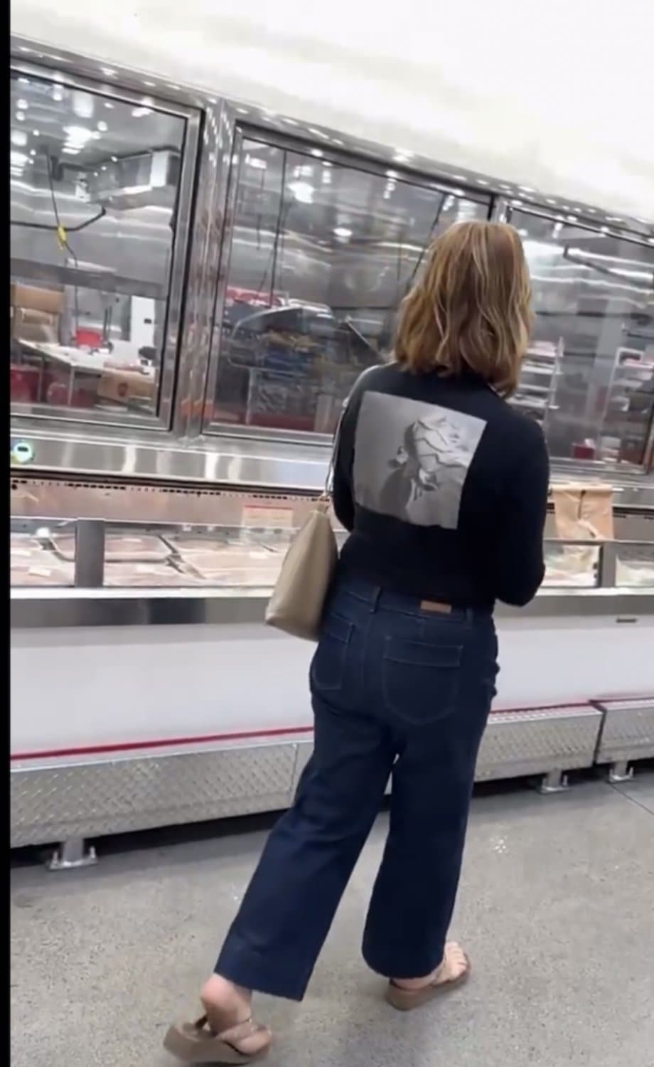 Click to view full size Moms friend in platforms creepshots