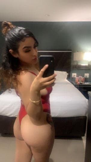 curly hair latina Escort In California