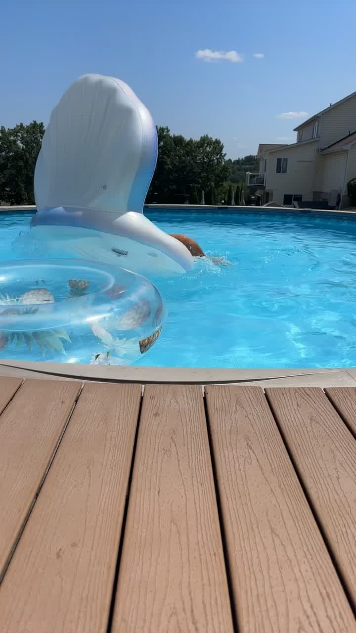 Boobs slip out of swimsuit