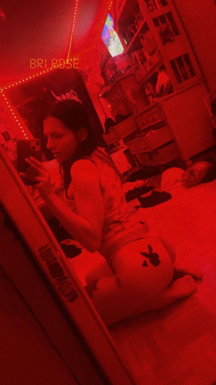 Bree Janelle smith theyluv_bree420 fucking , cumming , fingering pussy play orgasms, anal :)