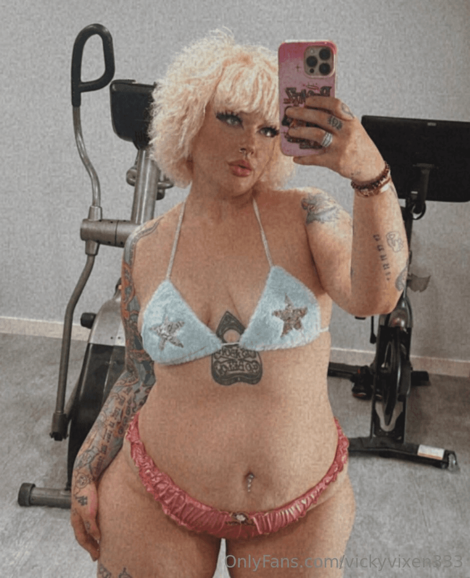 I luv GoTHICK BiG bo0Ty h03s.. Vicky !!!