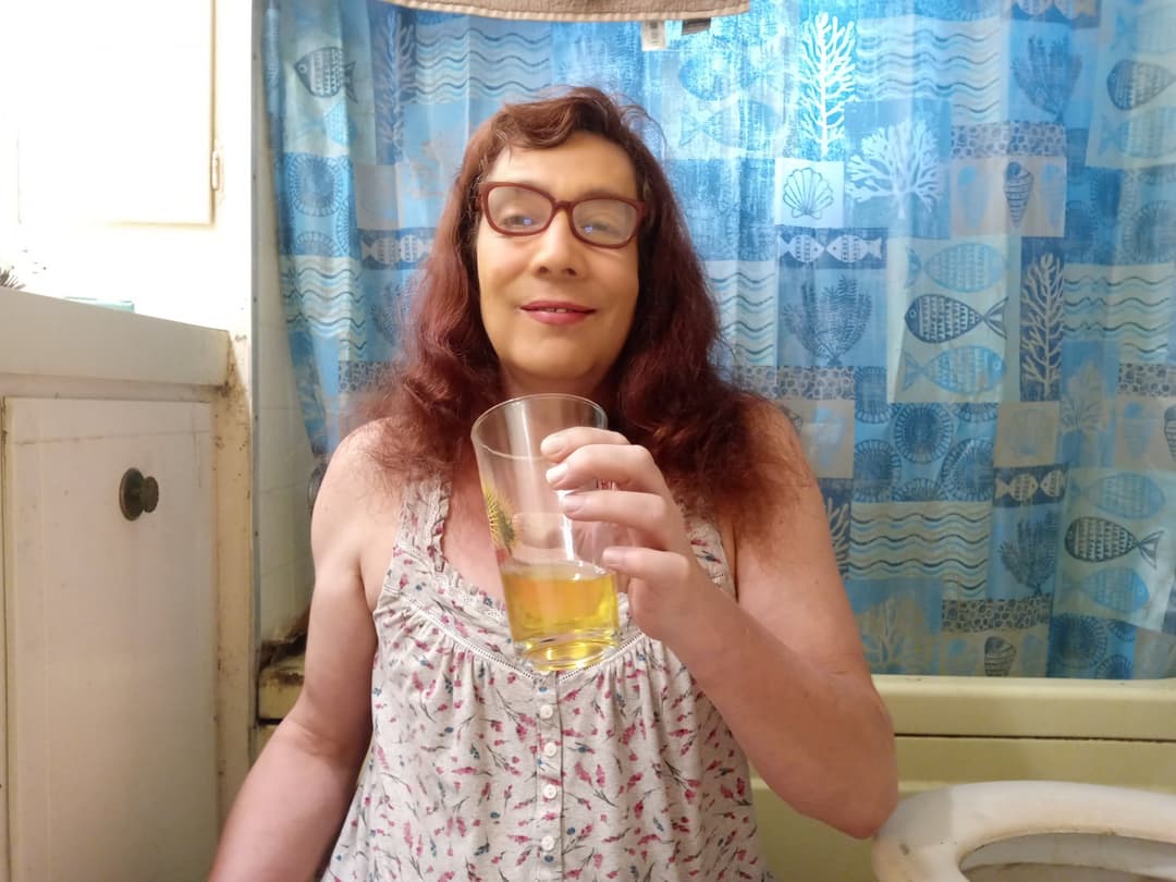 Drinking my own pee kik sissywhoredonna