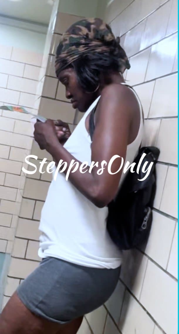 Streetwalker with slim waist and Fat Ass gives gumjob and gets fucked