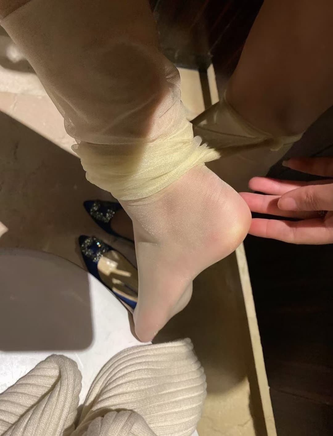 Asian feet / shoes & cum