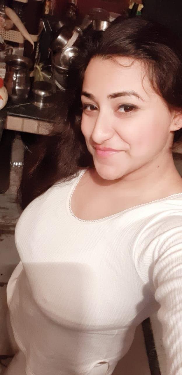 Busty Desi Girl Has Huge Melons