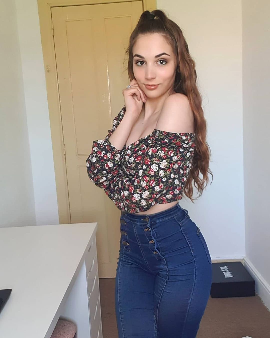 Click to view full size Tania Moreira 3