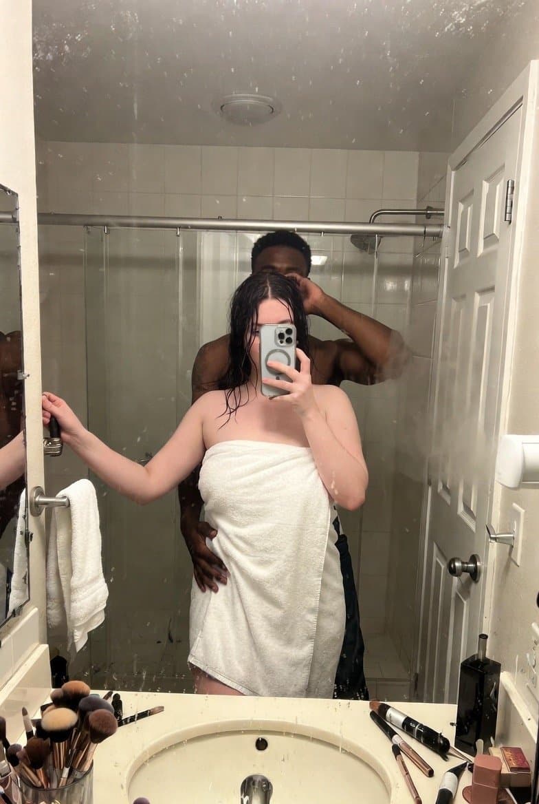Amateur Asian Girlfriend Tries Black Tourist and Loves it.