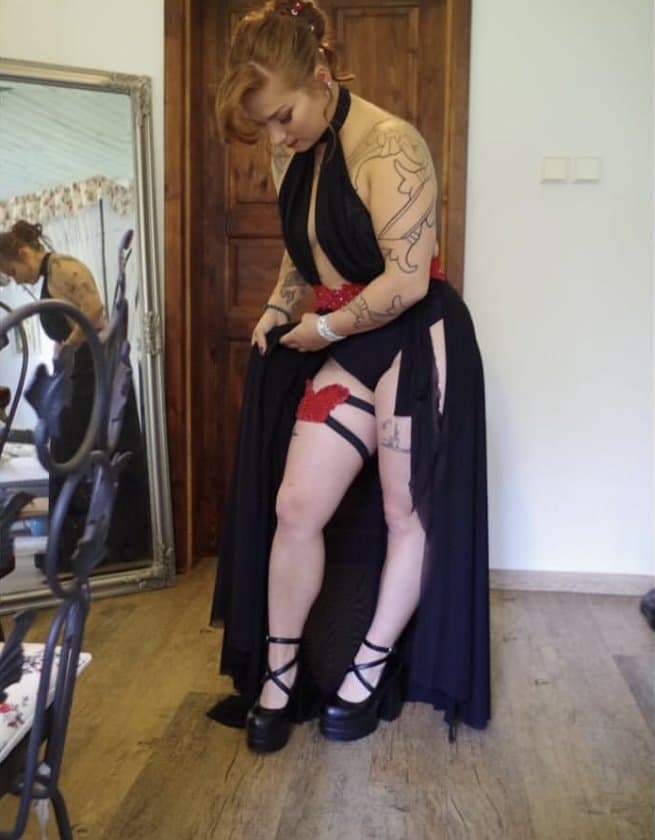 She destroy her pussy