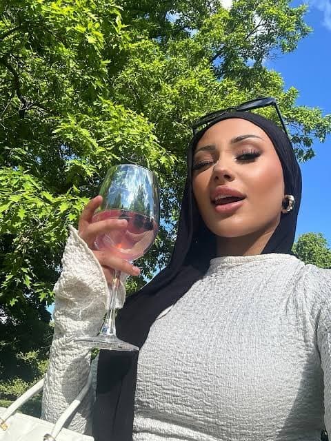 iraqi hoejabi with dsl showing why hijabi bitches r the best ????