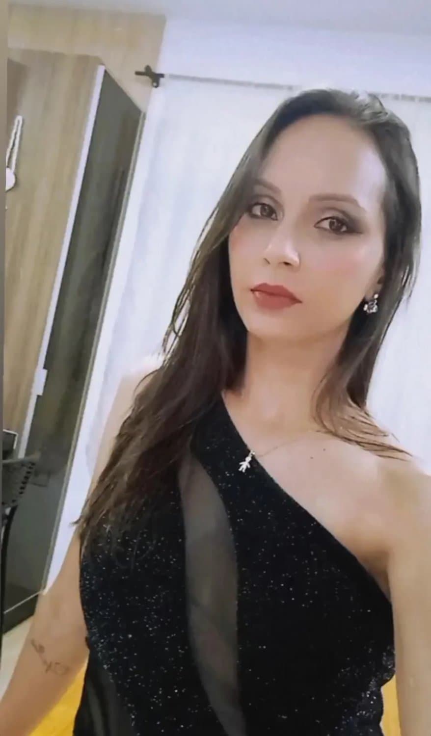 Anyone who wants the video of her naked, send a message.