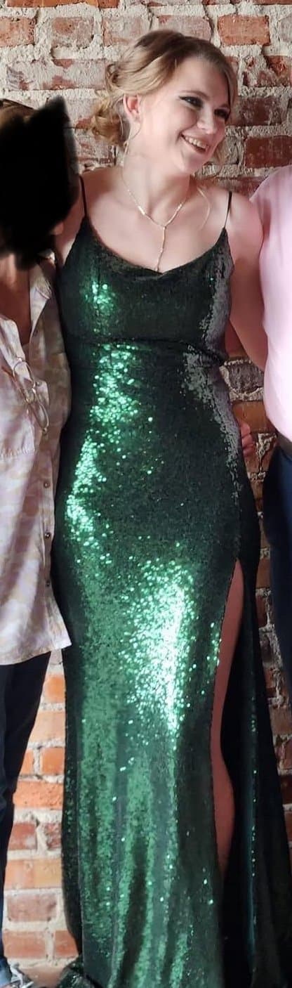 Free use cunt Sydney needs a confidence boost… what’s her use?