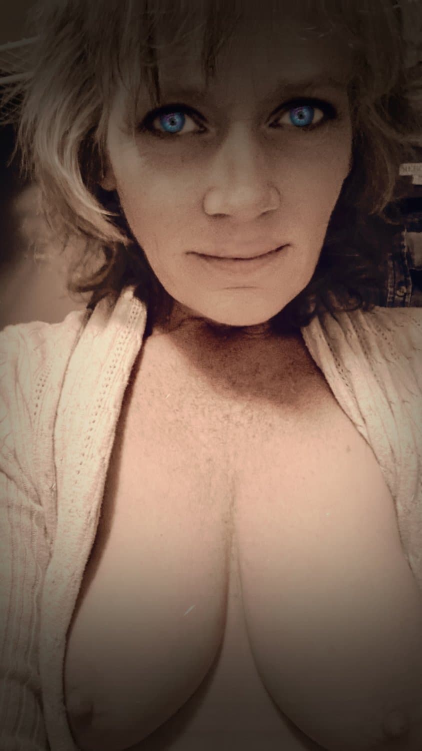 Small town mom and wife Bras and tit pics she has sent her son and friends