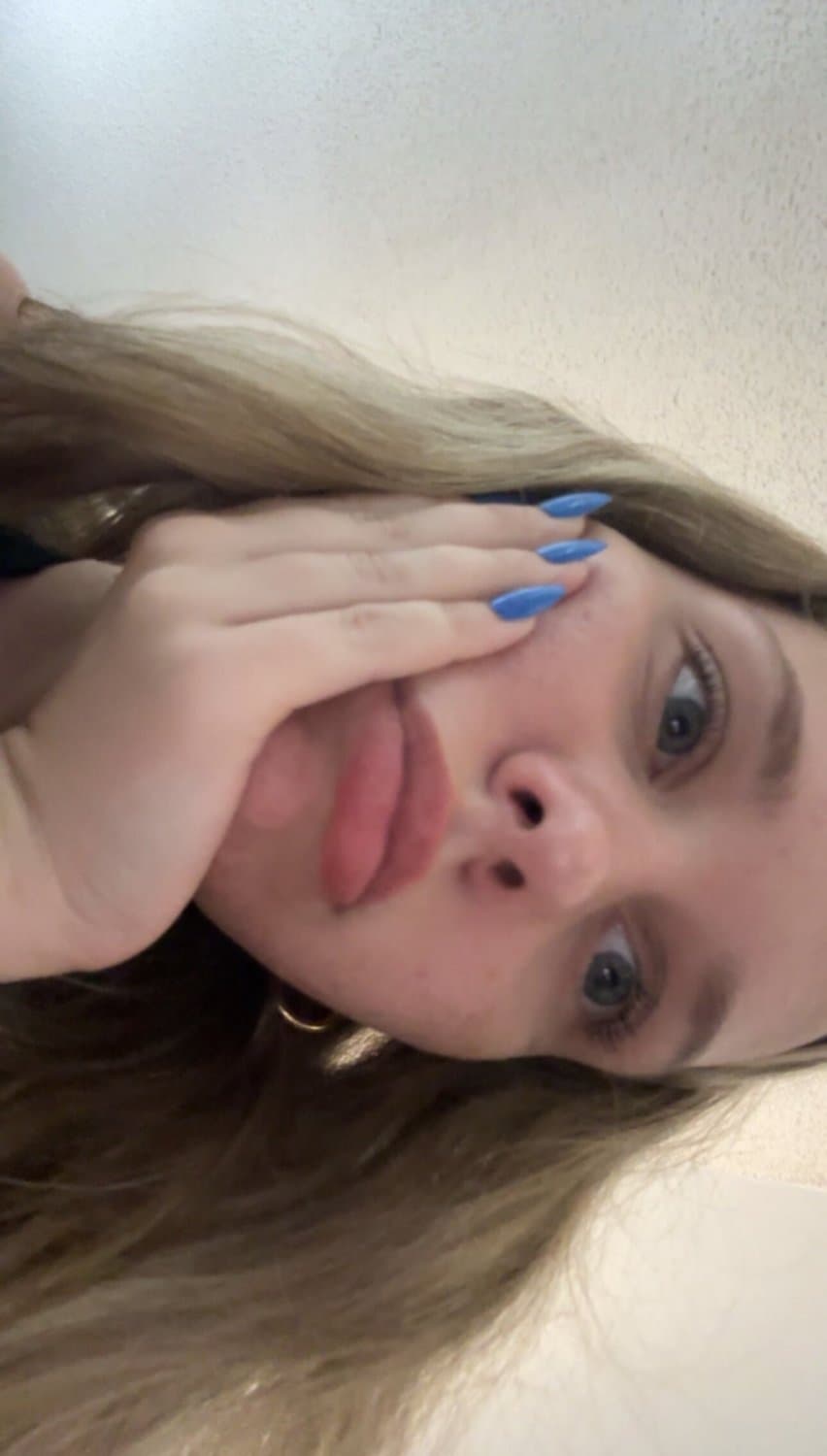 Poor Courtney, Her BFs 15 seconds of Risky Behavior is gonna lead to some serious trust issues