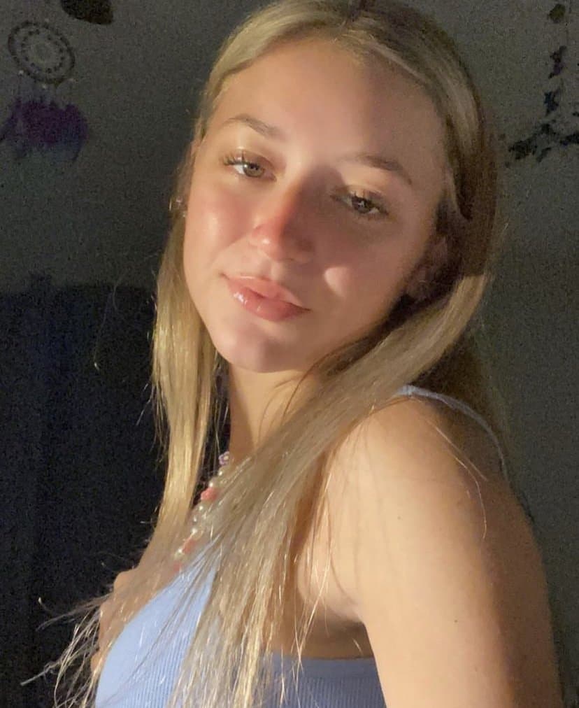 Barely legal bop teenager Carly