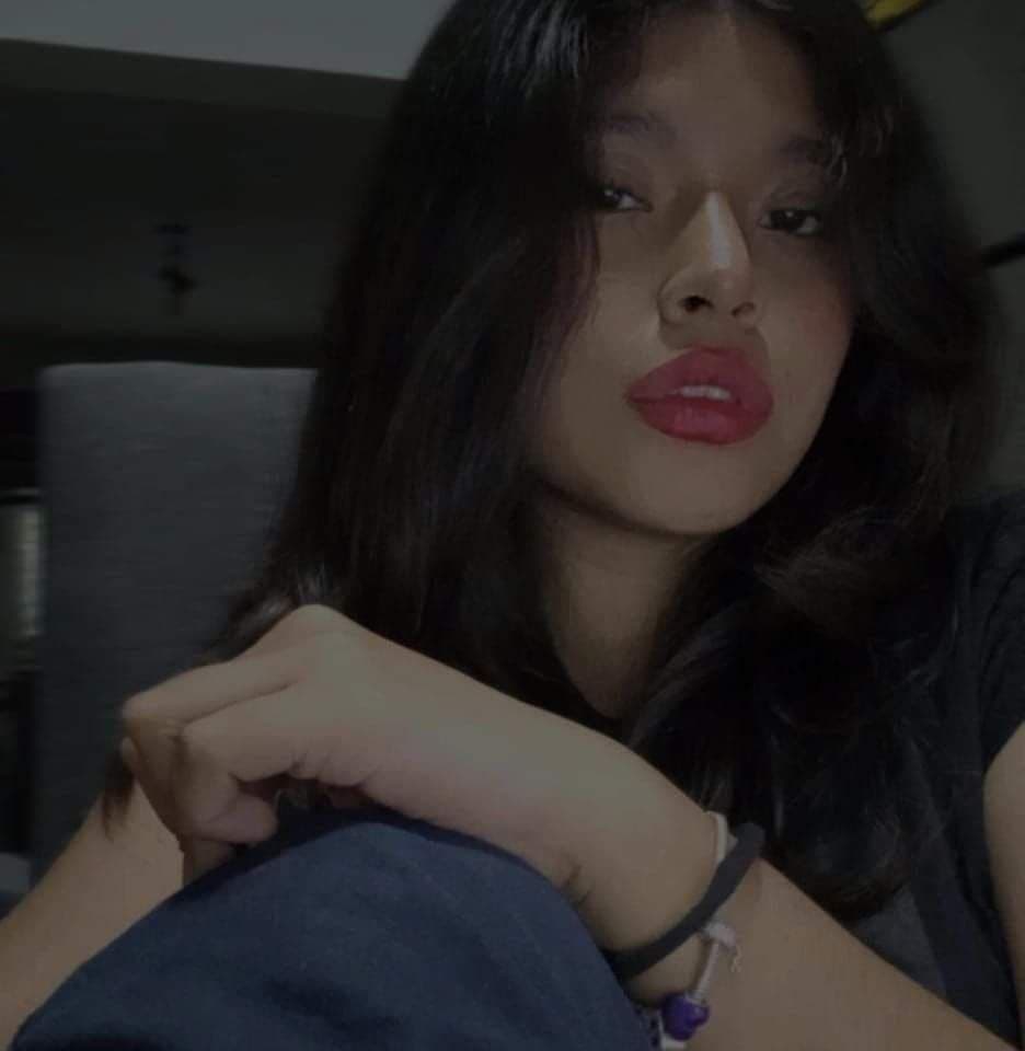 Se pone cachonda estando sola