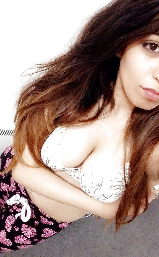 Hot Beautiful Desi Indian Slut Nude Selfie Leaks