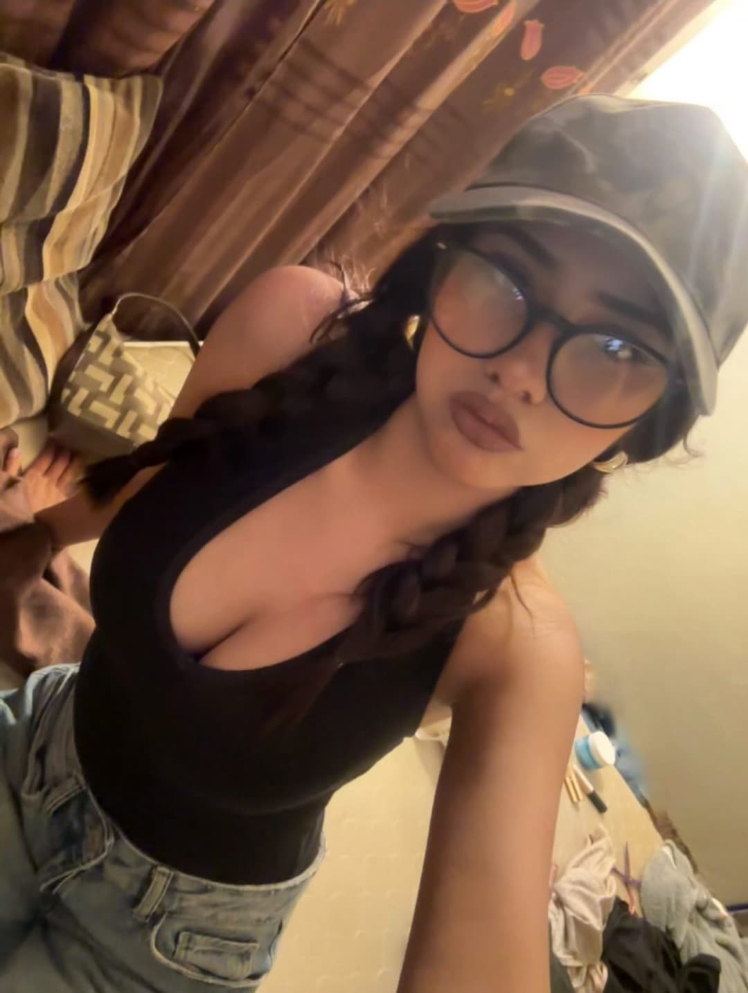 Esta latina ha de coger bien rico