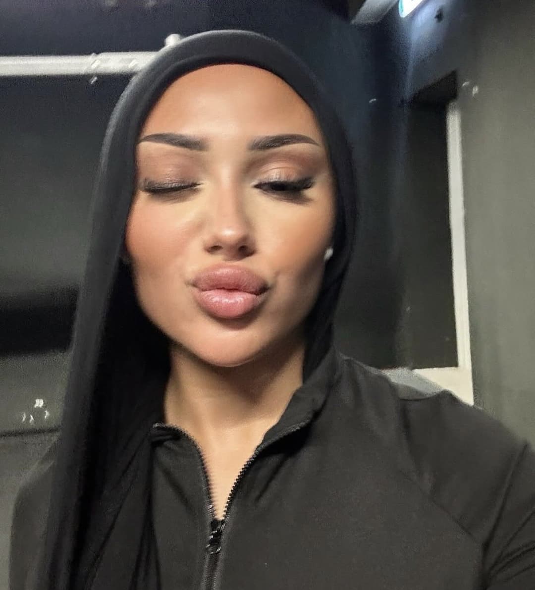 iraqi hoejabi with dsl showing why hijabi bitches r the best ????