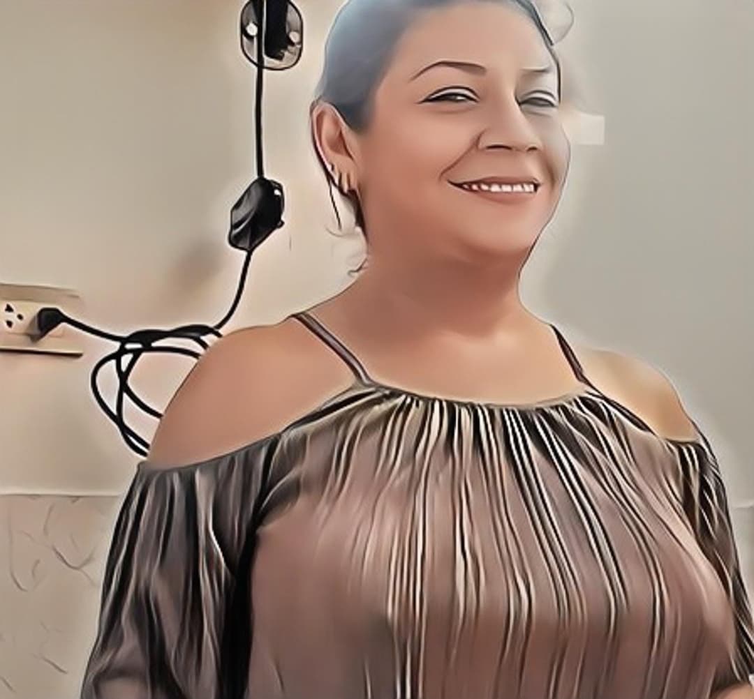 VICTORIA ROMERO UNA MILF SUPER GUAPA Y CON ENORMES TETAS PARA CHUPAR TODO EL DIA. DISFRUTEN