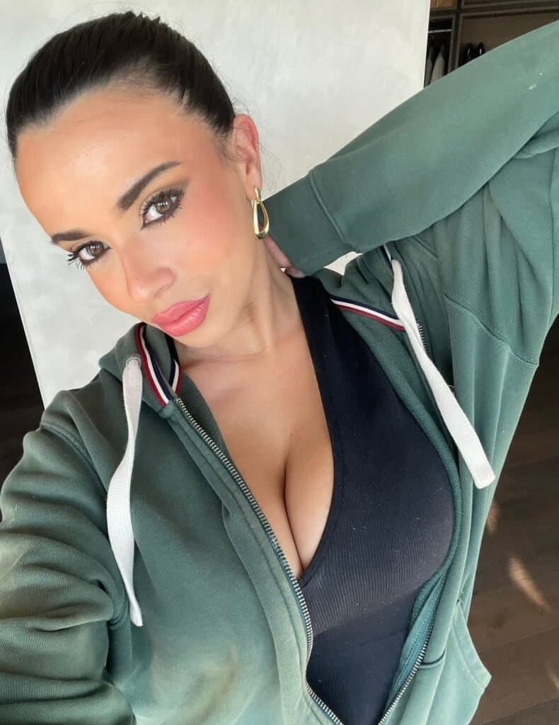 Zorra tetona española Sarah santaolalla, puta de mierda! Big tits Spanish bitch Sarah Santaolalla!