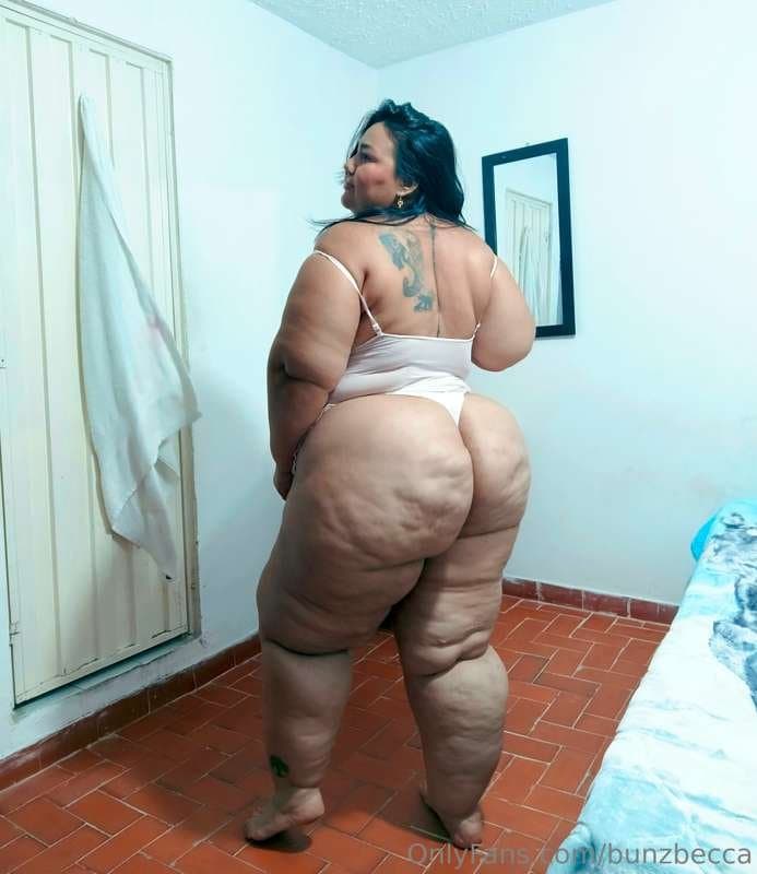 ChuNky C0LomBi@N Bo0tY !!