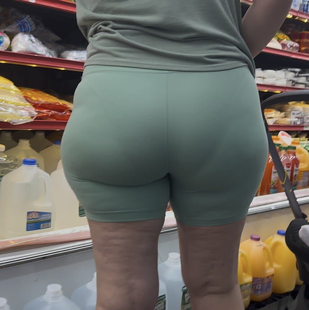 latina milf in green spandex with an absolute PHATTY? (she built for breeding)