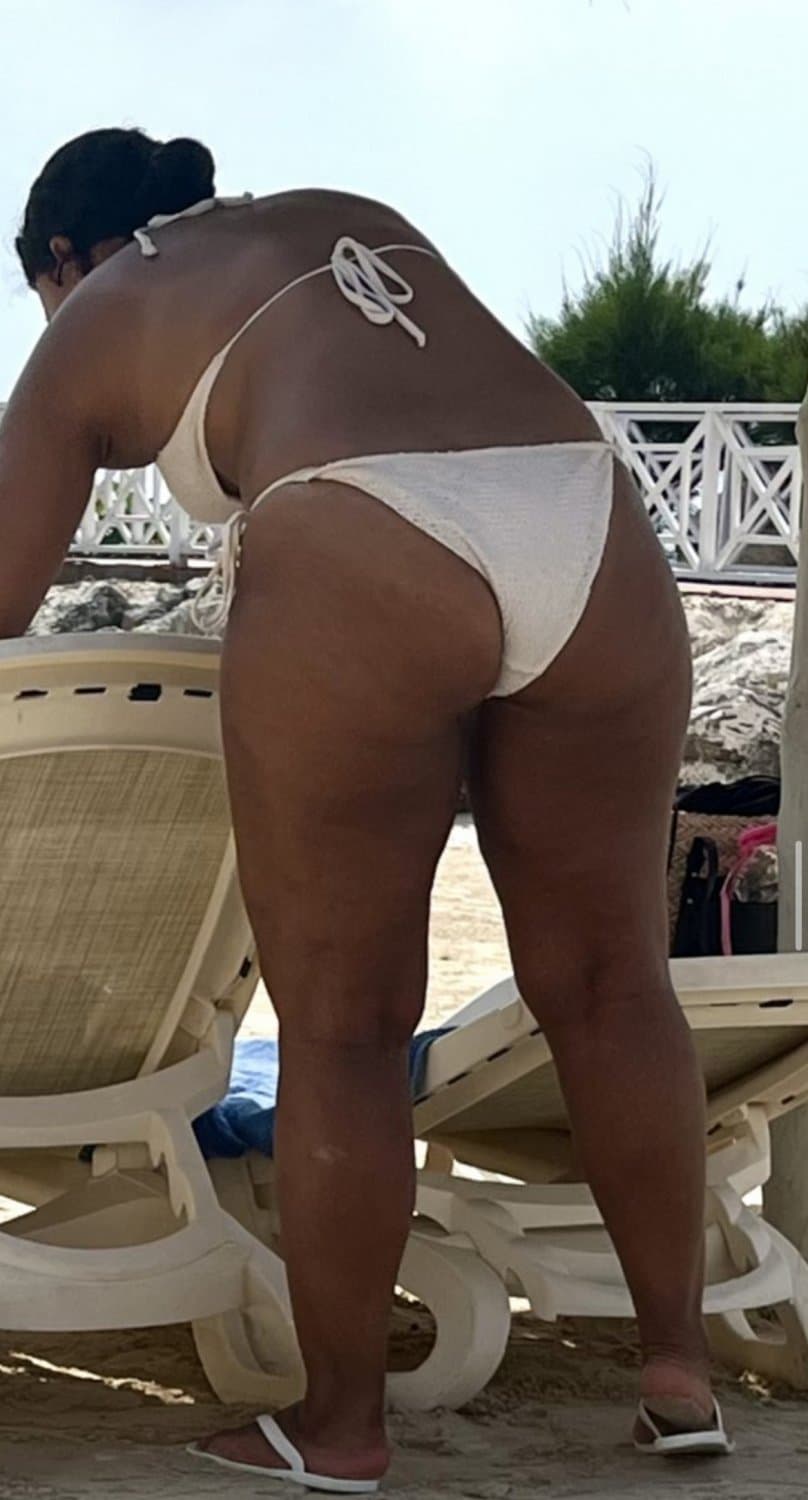 Fat ass nigga I creeped on Jamaica looked right over & didn’t do shit