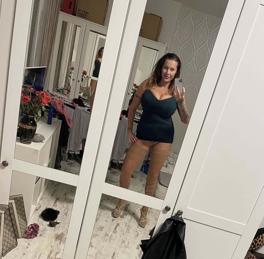 Milf from Budapest got some Knockers