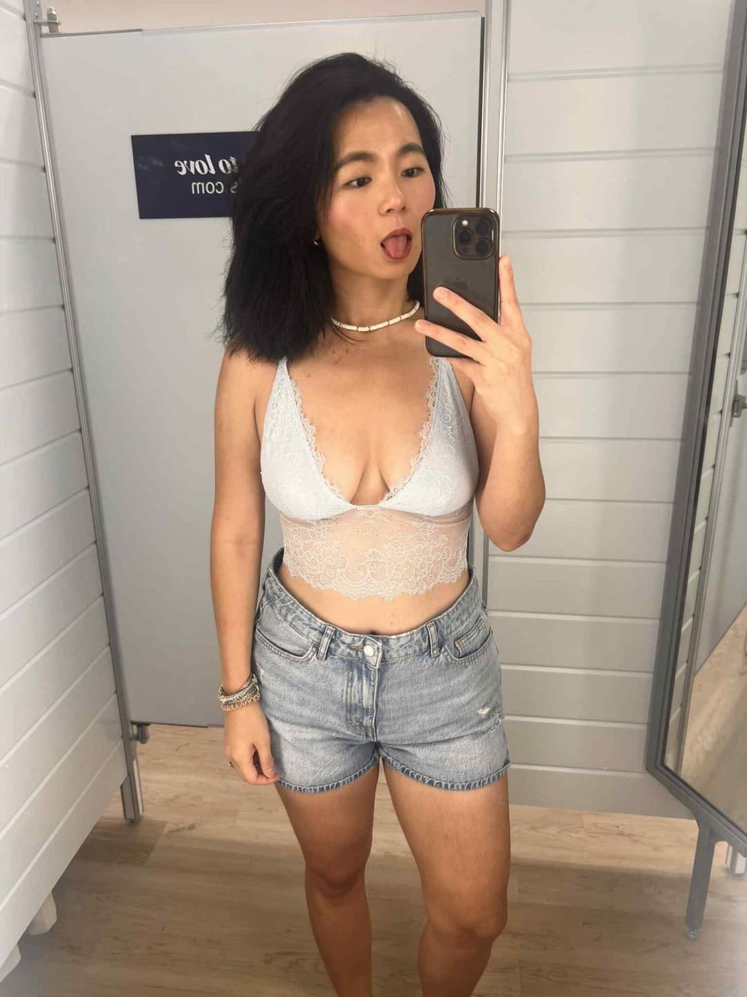 Recording while my slutty Asian gf gets bwc from a fat white guy. snap jmartin8857 tele whajdbf