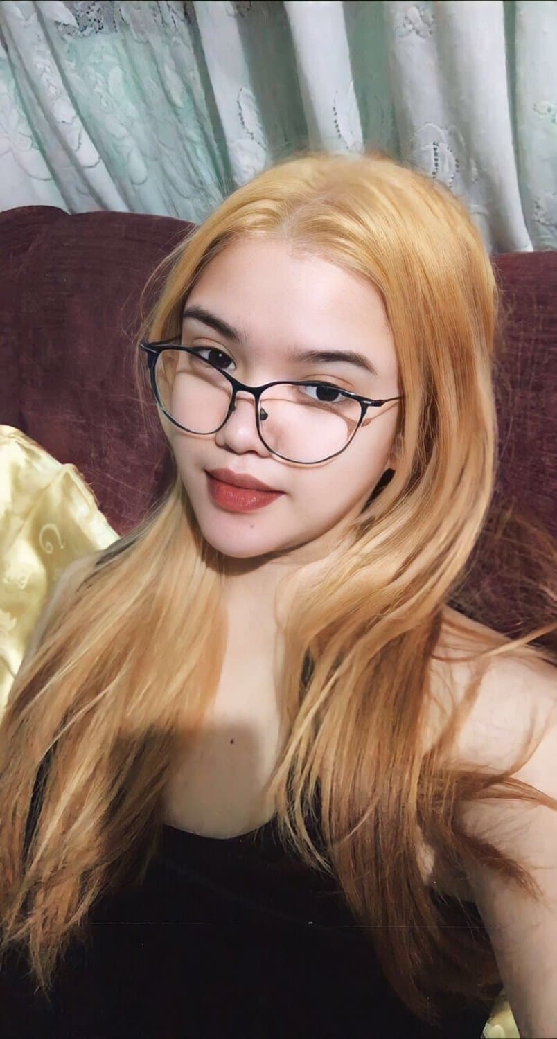 Marie will make you cum in 6 seconds