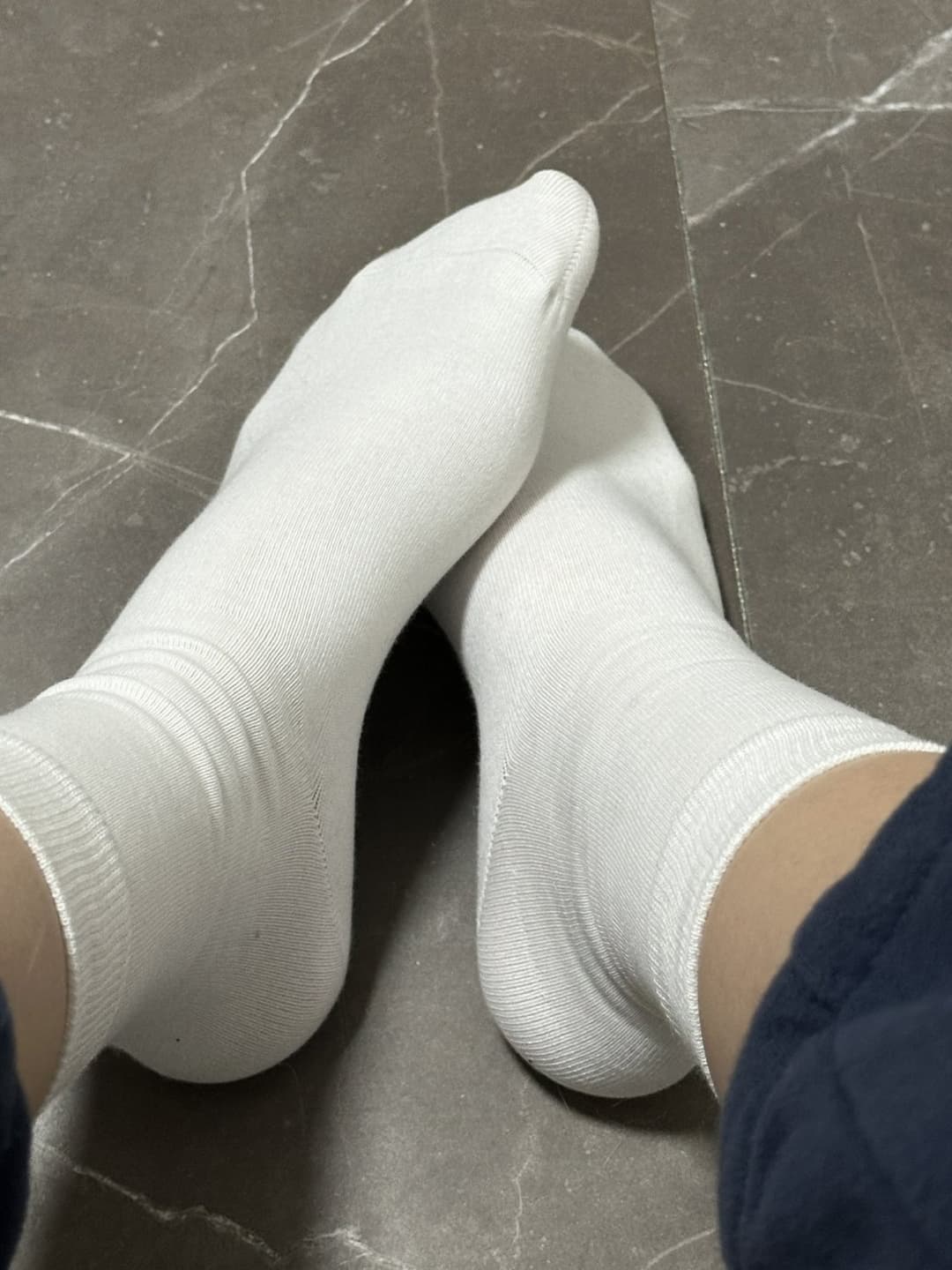 Asian feet / shoes & socks