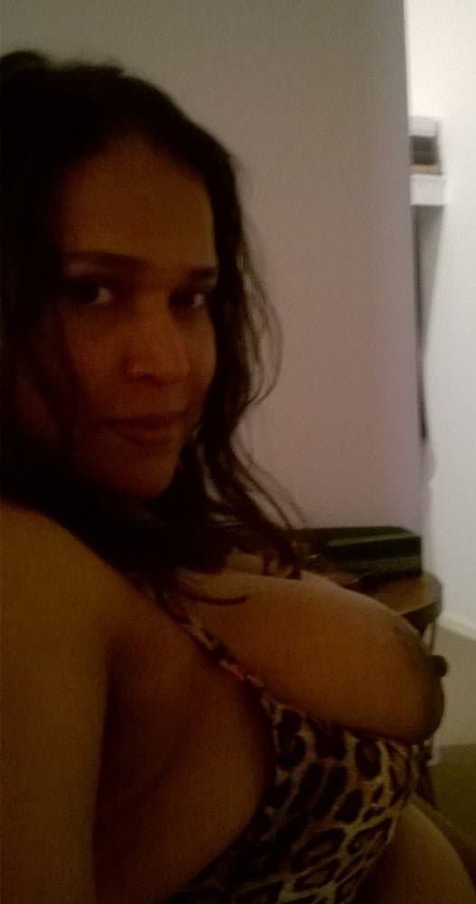 Voluptuous bhabhi from Dhaka, Bangladesh. No one could resist to pound this bhabhi????