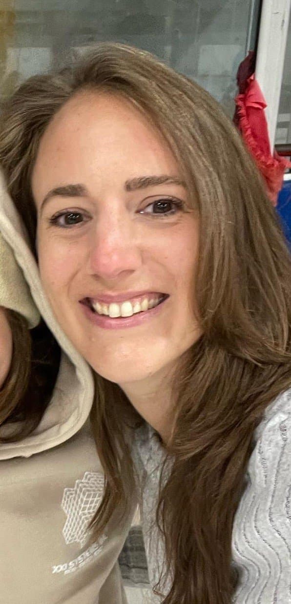 Let’s stroll down spring break past to when Nicole and Christie got down & dirty for G G W