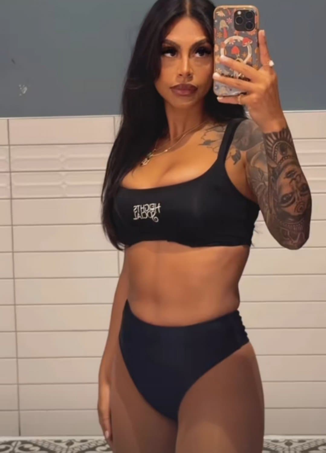 Sexy Latina MILF, Pregnant, Feet, Fit, Comments Welcomed.