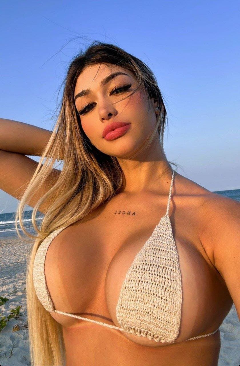 Click to view full size Nome dela alguem sabe loira gostosa do peito grande mulher gostosa peituda na academia legging