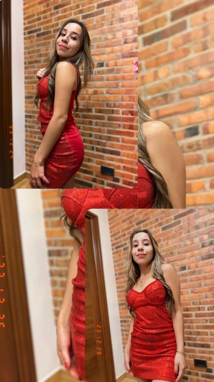 salinas_monserrat con falda de cuero