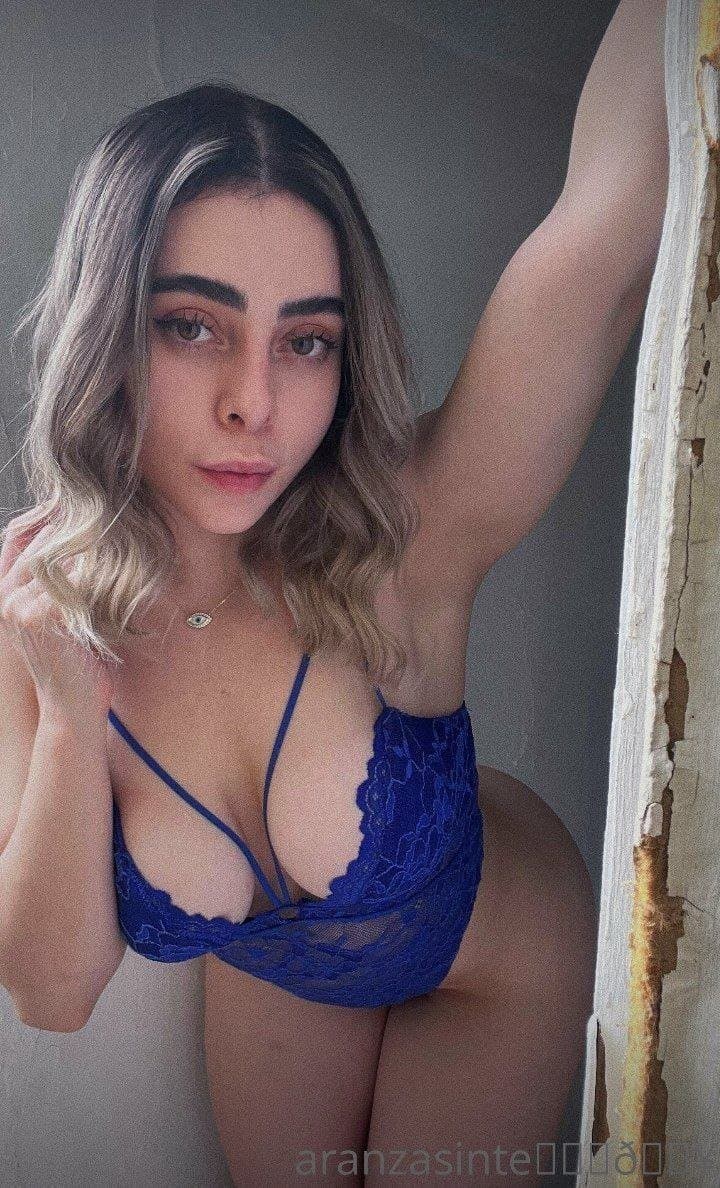 Aranza Puta blanca de tetas y culo grande
