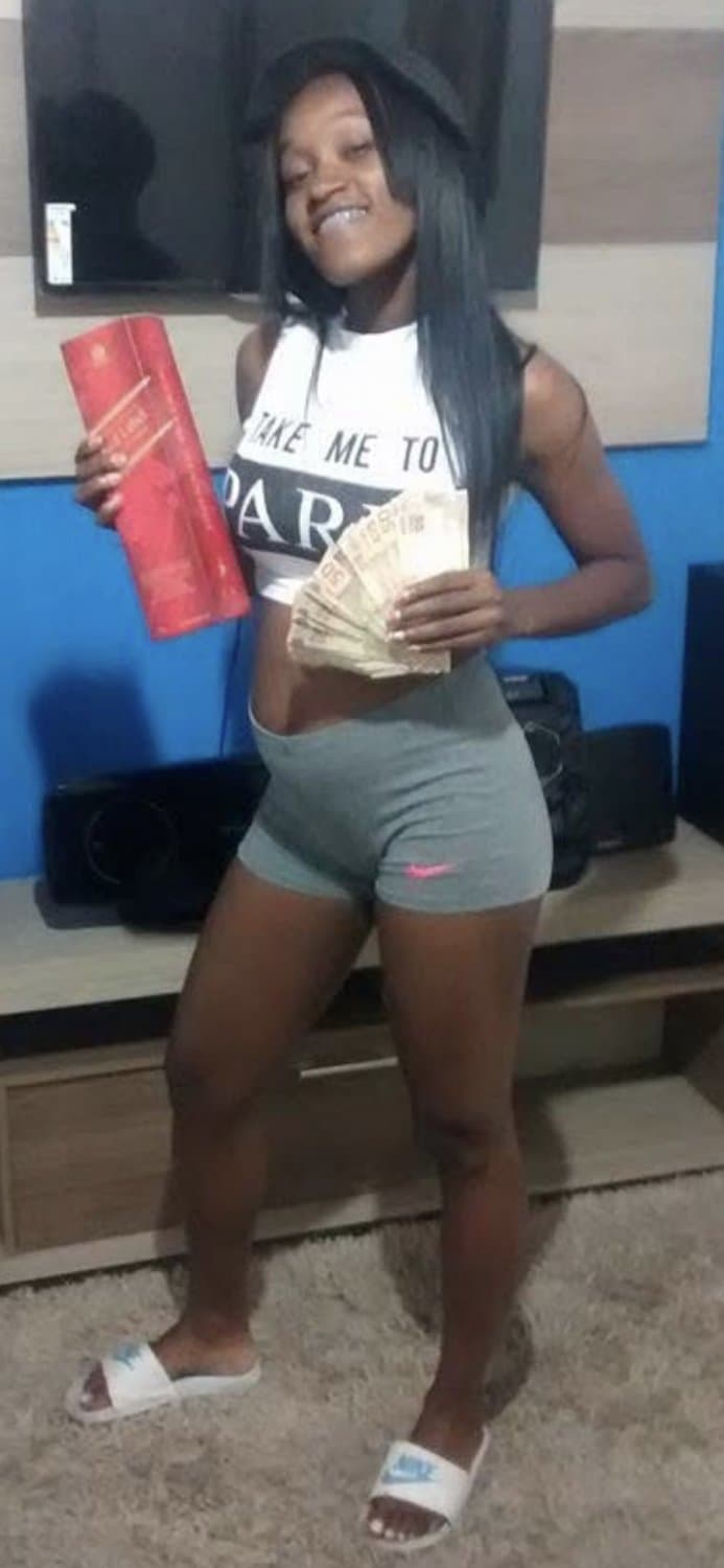 Click to view full size MINHA PUTA - Mona - Oque fariam com essa puta favelada ??? ???