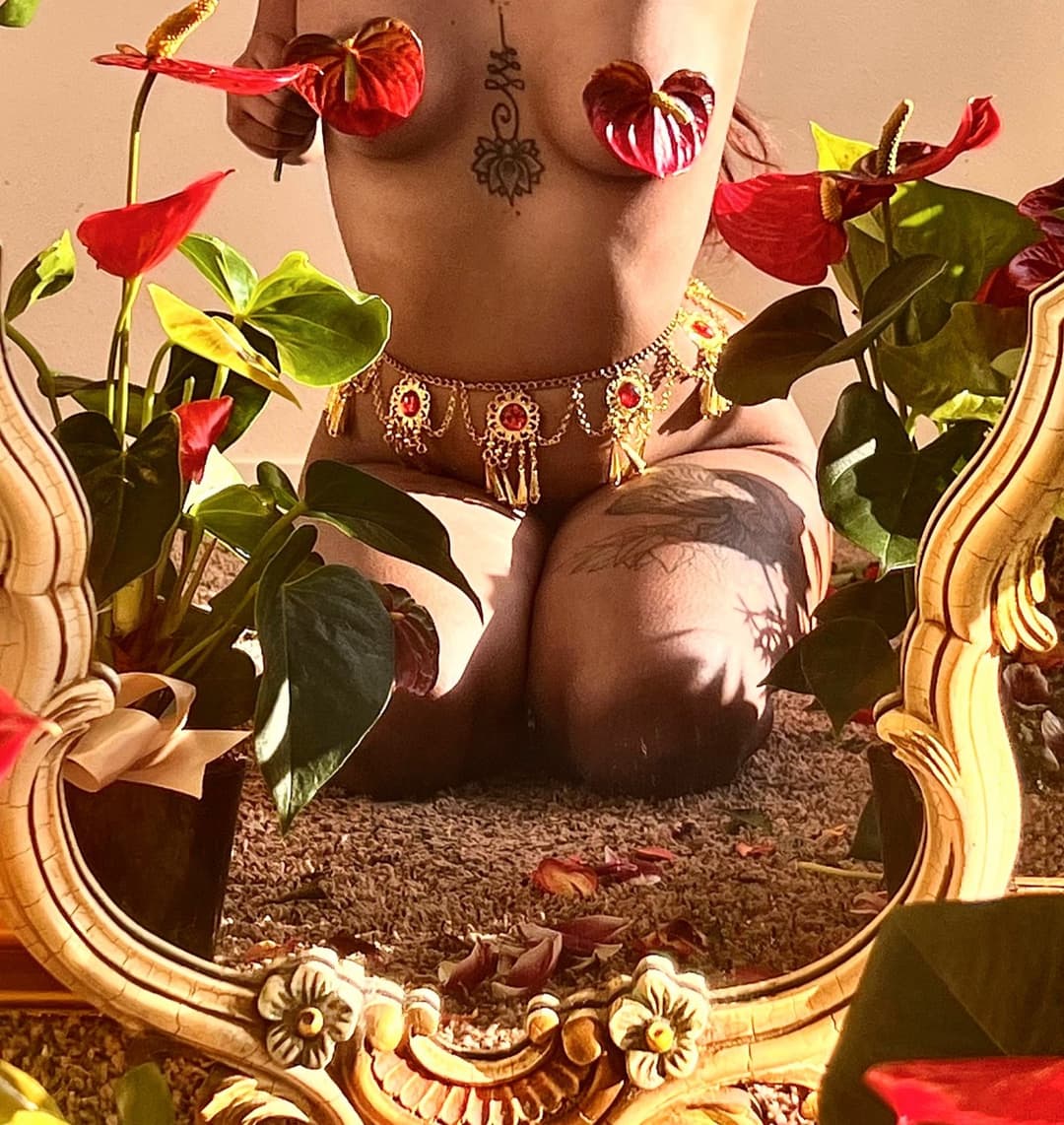 serxy indian teen playing with her pussy