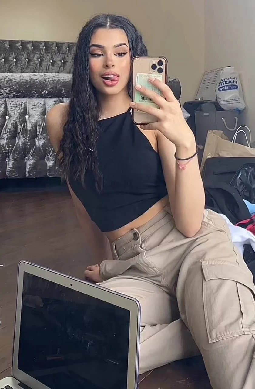 Sexy Indian love showin body