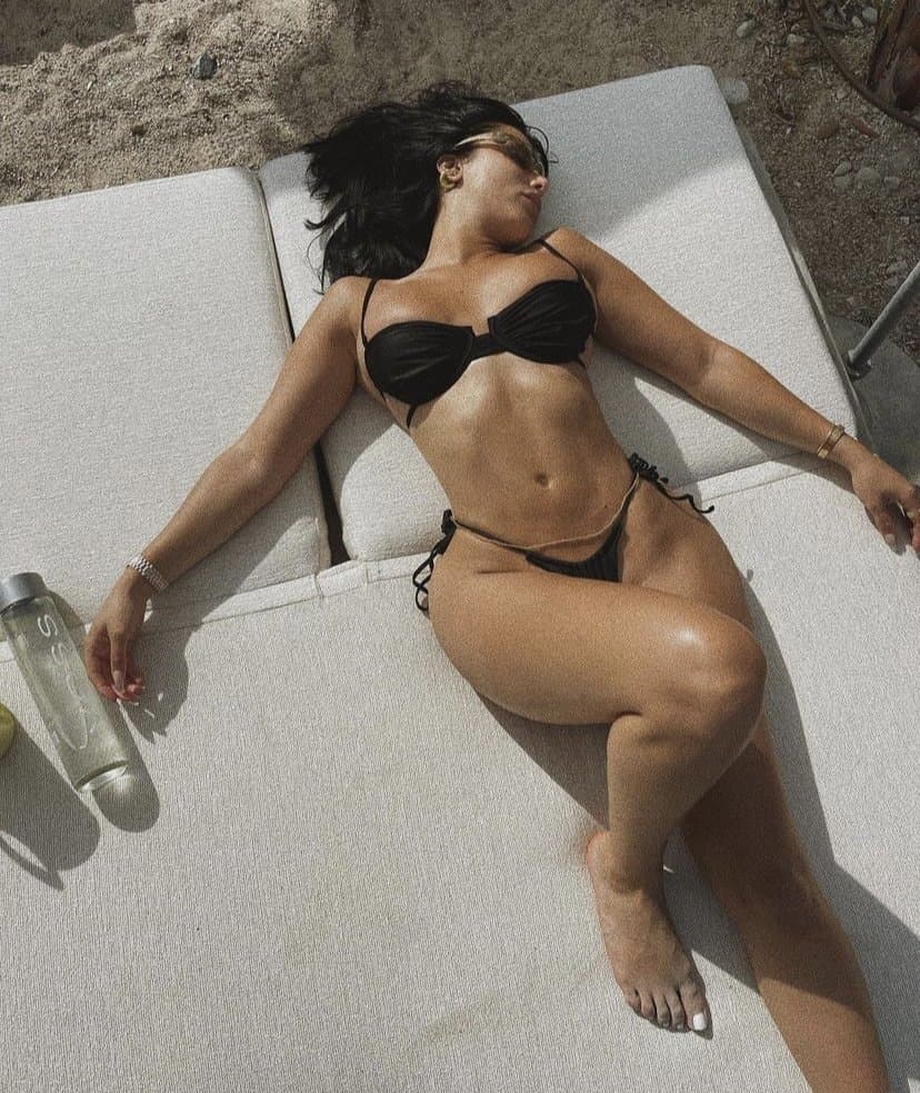 ??FRENCH CELEBRITY - LEANA