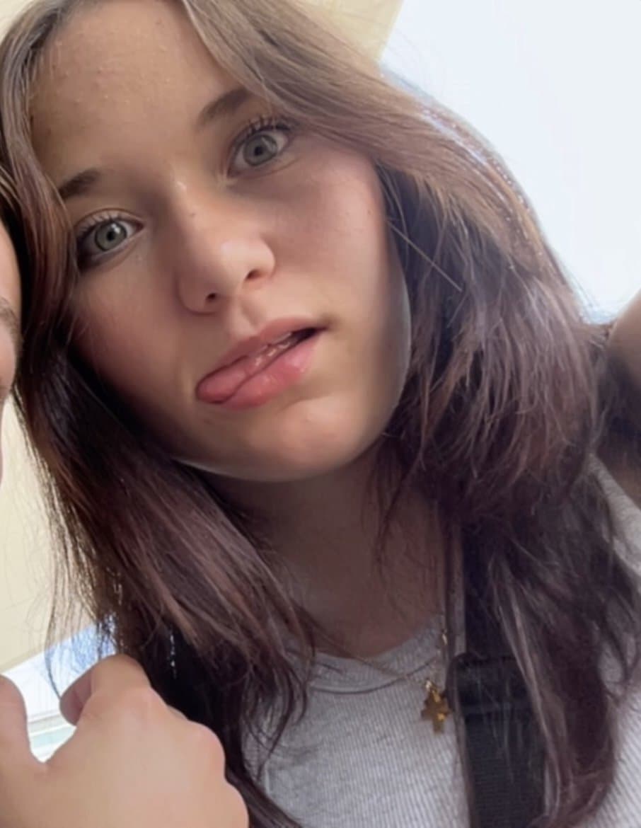 Hot swiss/italian ex girlfriend teen snapchat nudes leaked & her friend is hot.